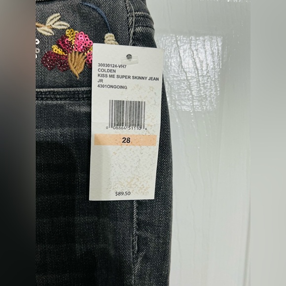 JESSICA SIMPSON Kiss Me Super Skinny Gray Floral Stretch Jean. NWT. RETAIL 99 - Picture 5 of 12